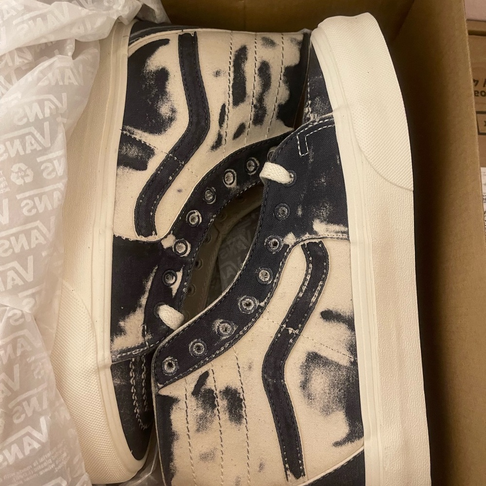 SK8-hi tapered eco theory Vans Distressed Black and Cream Sneakers